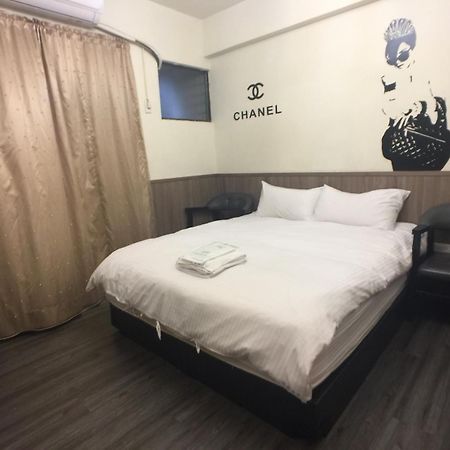 Love Feng Jia Apartment Hotel Тайчжун Экстерьер фото