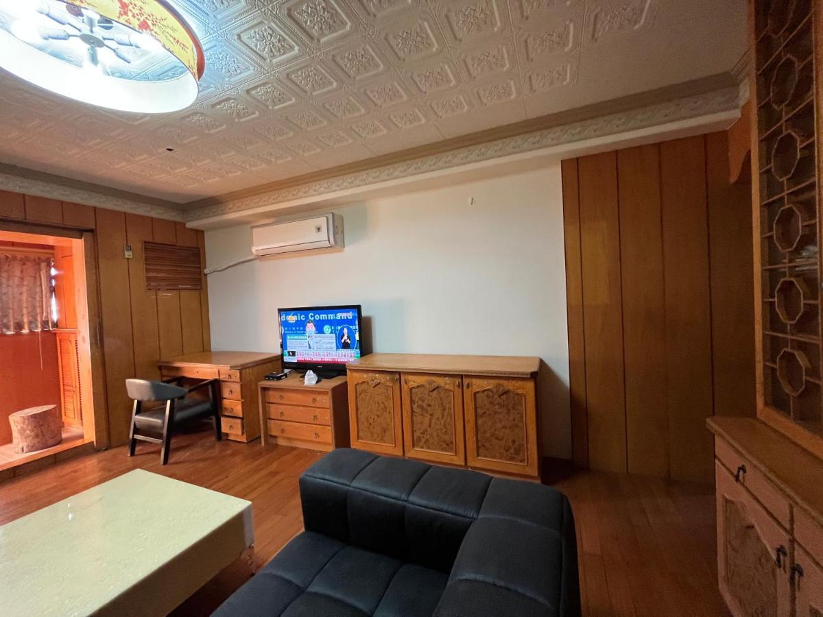 Love Feng Jia Apartment Hotel Тайчжун Экстерьер фото
