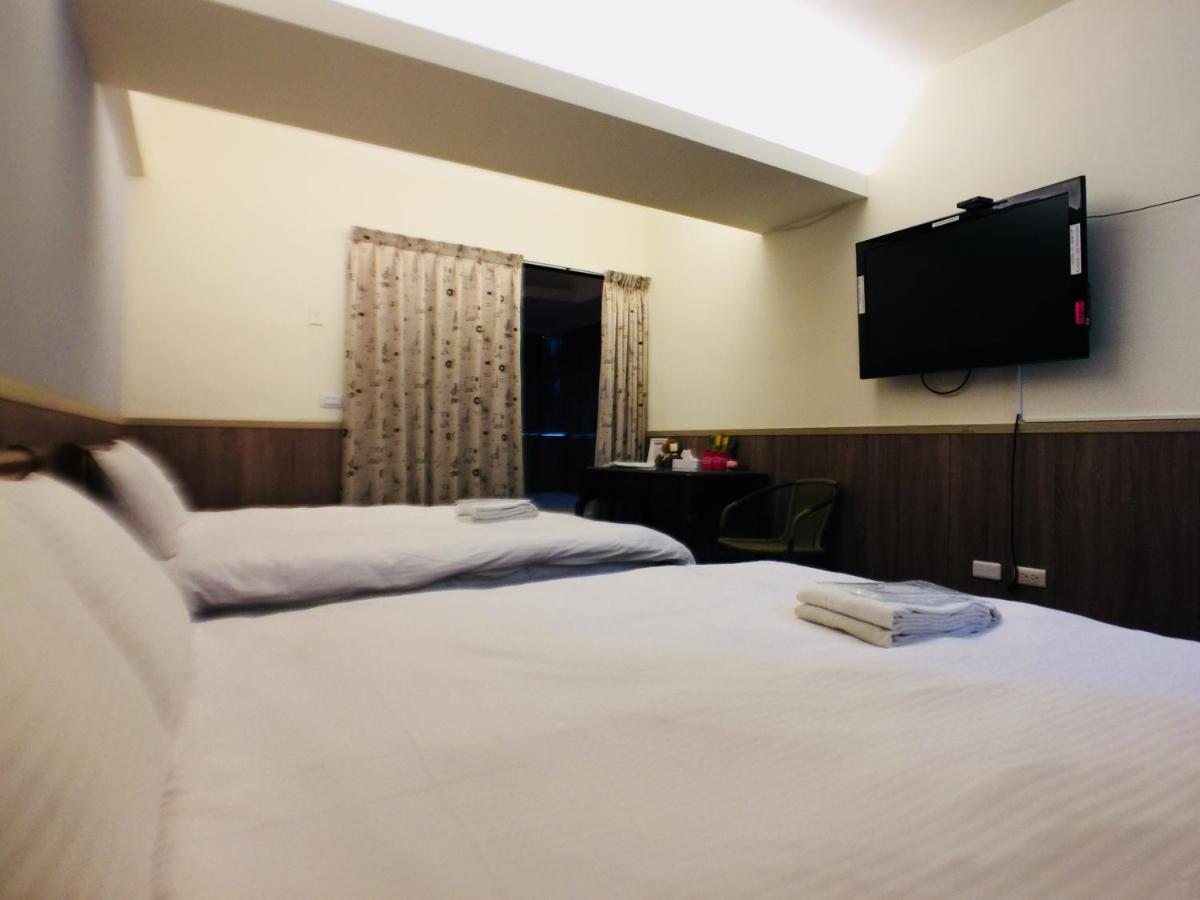 Love Feng Jia Apartment Hotel Тайчжун Экстерьер фото