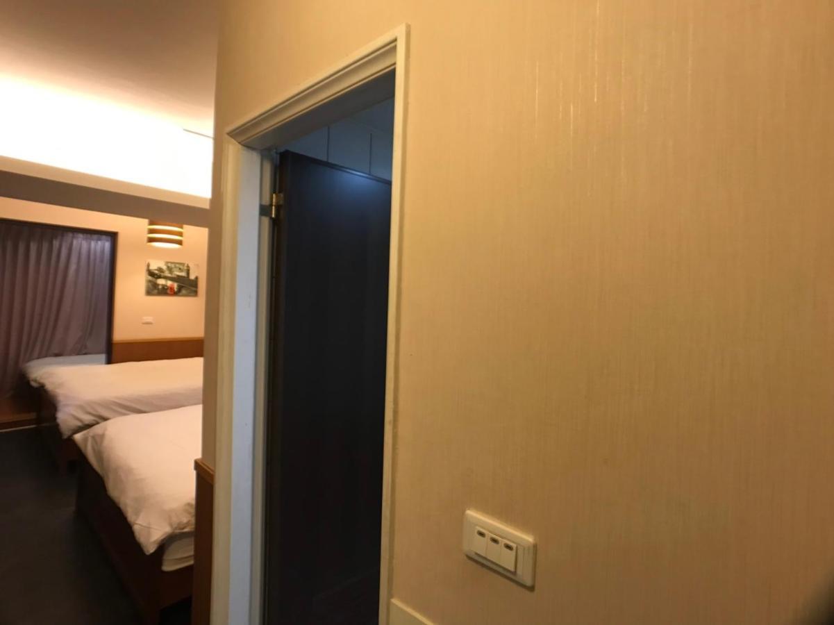 Love Feng Jia Apartment Hotel Тайчжун Экстерьер фото